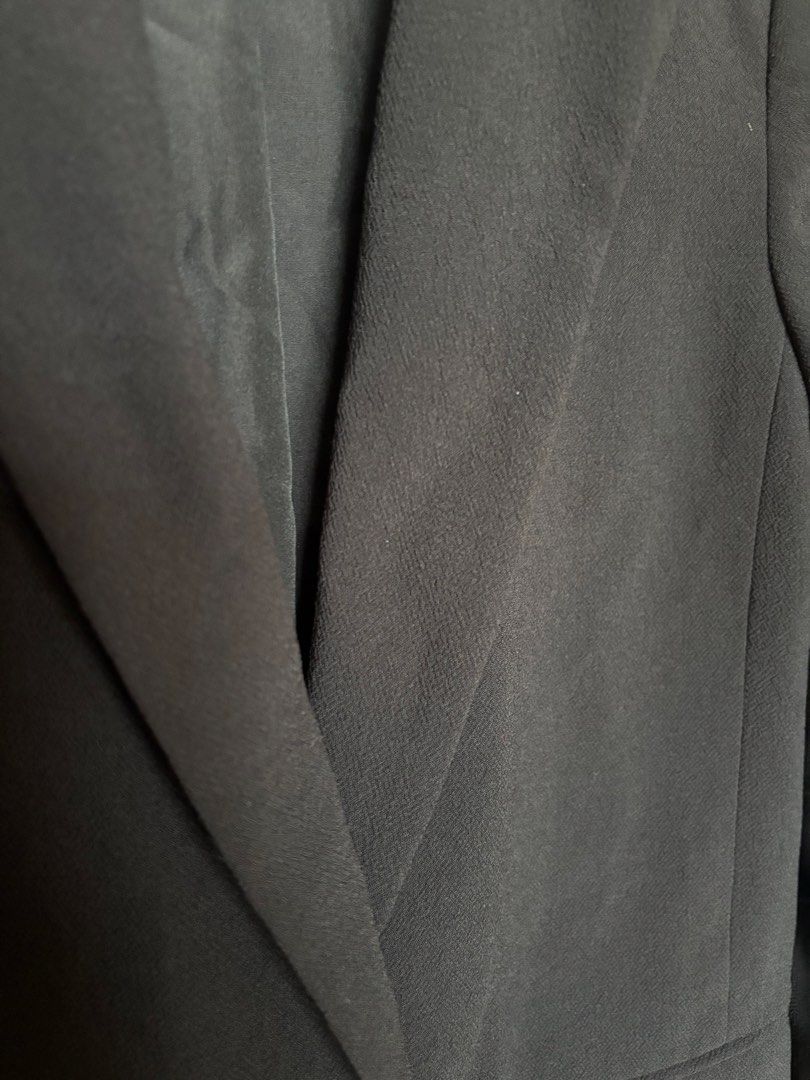 H&M Black Single Button Blazer (Category: Coats, Jackets and Outerwear) located in Makati City. Submitted by vikkidee (Listing ID 1461716519, Image 3). Description: - Classic black blazer from H&M - Single button closure - Two front pockets - Fully lined interior - Versatile for work or casual outfits - Actual color is BLACK.