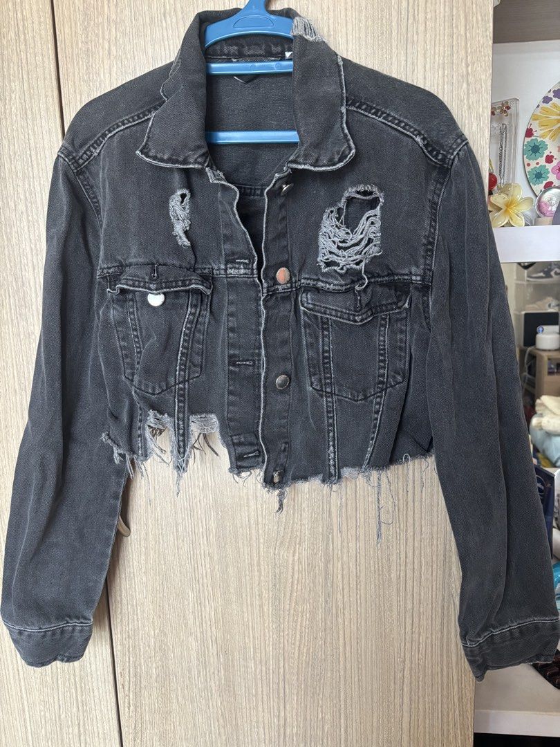 H&M Cropped Distressed Black Denim Jacket (Category: Coats, Jackets and Outerwear) located in Makati City. Submitted by vikkidee (Listing ID 1461716251, Image 1). Description: - H&M black cropped denim jacket - Features distressed details and a raw hem - Button-up front with chest pockets - Versatile for layering over tops or dresses - Size: EUR 34 / US 4.
