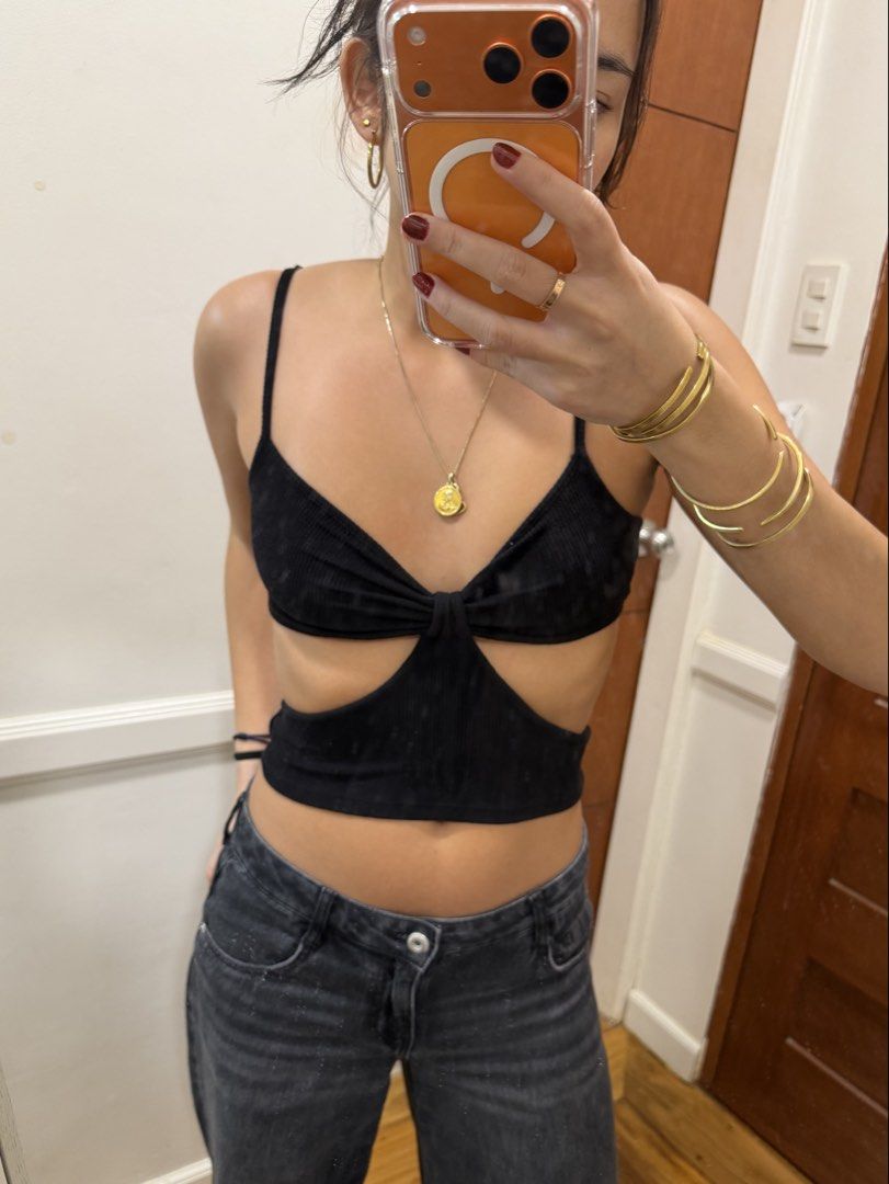 H&M Cut-Out Top (Category: Others Tops) located in Manila. Submitted by beysclosett (Listing ID 1461768133, Image 1). Description: - only used once - good condition .
