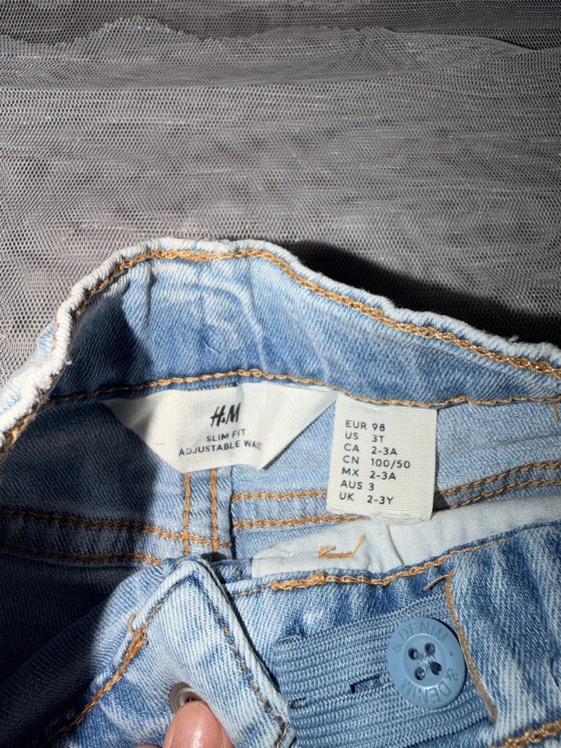 H&M Denim Pants (Category: Babies & Kids Fashion) located in Caloocan City. Submitted by mrynn_declutter (Listing ID 1461619475, Image 2). Description: Size: 2-3 y.o.