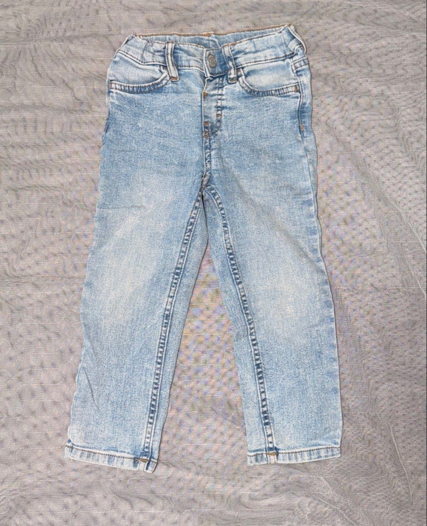 H&M Denim Pants (Category: Babies & Kids Fashion) located in Caloocan City. Submitted by mrynn_declutter (Listing ID 1461619475, Image 1). Description: Size: 2-3 y.o.