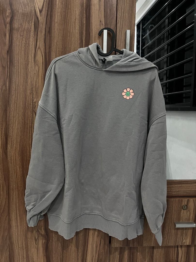 H&M Divided Grey Hoodie (Category: Hoodies) located in Calamba. Submitted by declutterrrrph (Listing ID 1461656259, Image 1). Description: Women's baggy jacket Slightly Nego Condition: 7.5/10 Size: XS (21.5 x 25.5 inches) Meetup Calamba Area or ship thru lbc/j&t 09153754810.
