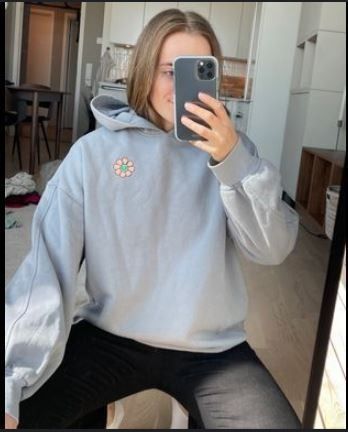 H&M Divided Grey Hoodie (Category: Hoodies) located in Calamba. Submitted by declutterrrrph (Listing ID 1461656259, Image 2). Description: Women's baggy jacket Slightly Nego Condition: 7.5/10 Size: XS (21.5 x 25.5 inches) Meetup Calamba Area or ship thru lbc/j&t 09153754810.