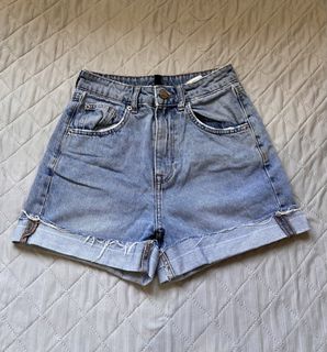 (Category: ) located in . Submitted by thrift.withlux (Listing ID 1461586811, Image 1). Description: .