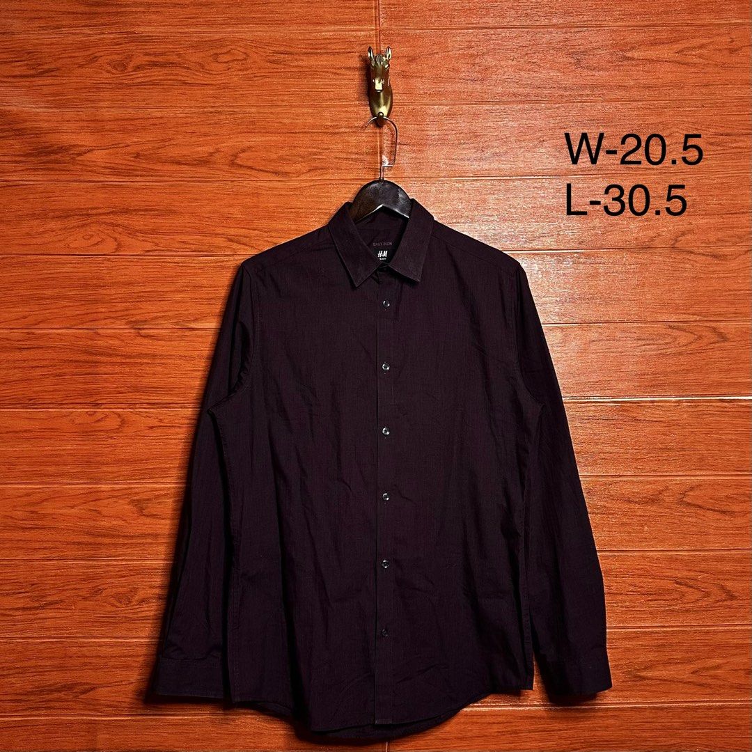 H&M Easy Iron Button down (Category: Formal Shirts) located in Quezon City. Submitted by donklasiko (Listing ID 1461580751, Image 2). Description: Condition: 9.5+/10 Pristine condition Issue: non Refer to the dimension 🤗 PM FOR MORE DETAILS NO RETURN, NO EXCHANGE & NO REFUND! ✅I ALSO ACCEPT TRADE/SWAP TO ANYTHING JUST DROP YOUR OFFER Please manage your expectations, this is a secondhand item. What you see is what you get 😊 💵MOP: GCASH, BDO or 