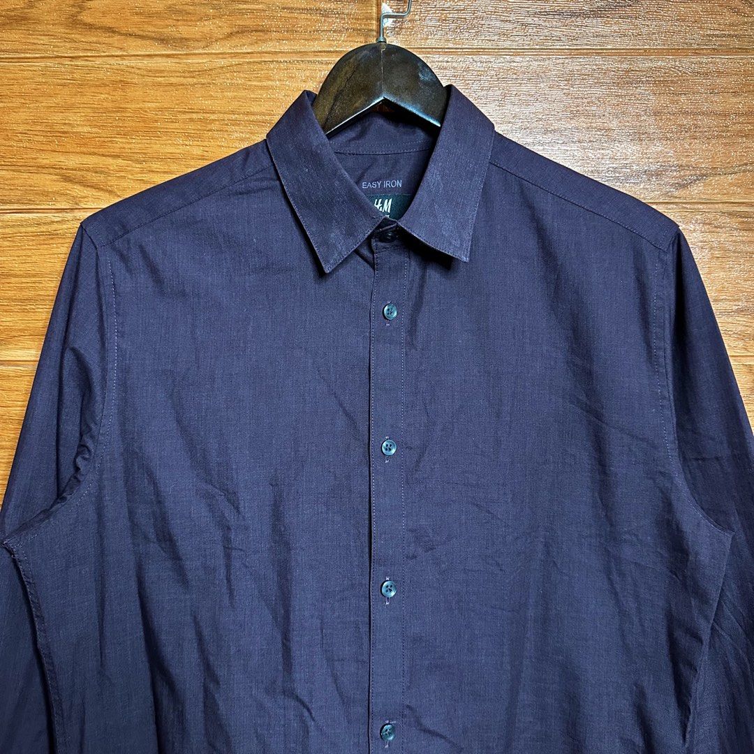 H&M Easy Iron Button down (Category: Formal Shirts) located in Quezon City. Submitted by donklasiko (Listing ID 1461580751, Image 3). Description: Condition: 9.5+/10 Pristine condition Issue: non Refer to the dimension 🤗 PM FOR MORE DETAILS NO RETURN, NO EXCHANGE & NO REFUND! ✅I ALSO ACCEPT TRADE/SWAP TO ANYTHING JUST DROP YOUR OFFER Please manage your expectations, this is a secondhand item. What you see is what you get 😊 💵MOP: GCASH, BDO or 