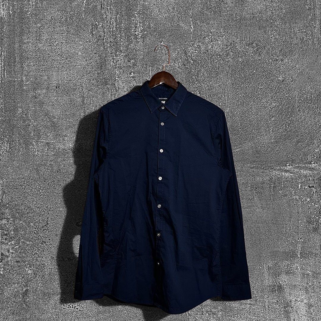 H&M Easy Iron Button down (Category: Formal Shirts) located in Quezon City. Submitted by donklasiko (Listing ID 1461580926, Image 1). Description: Condition: 9.5+/10 Pristine condition Issue: non Refer to the dimension 🤗 PM FOR MORE DETAILS NO RETURN, NO EXCHANGE & NO REFUND! ✅I ALSO ACCEPT TRADE/SWAP TO ANYTHING JUST DROP YOUR OFFER Please manage your expectations, this is a secondhand item. What you see is what you get 😊 💵MOP: GCASH, BDO or 