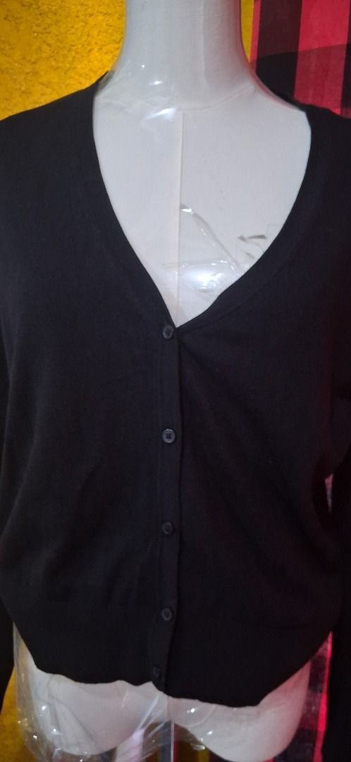H&M Fine-Knit V-Neck Cardigan (Category: Coats, Jackets and Outerwear) located in Manila. Submitted by katkween23 (Listing ID 1461608395, Image 3). Description: - Classic V-neck cardigan from H&M - Button-up front - Soft, fine-knit material - Perfect for layering over tops or dresses - Available in black and beige - Versatile for any wardrobe, dress up or down.