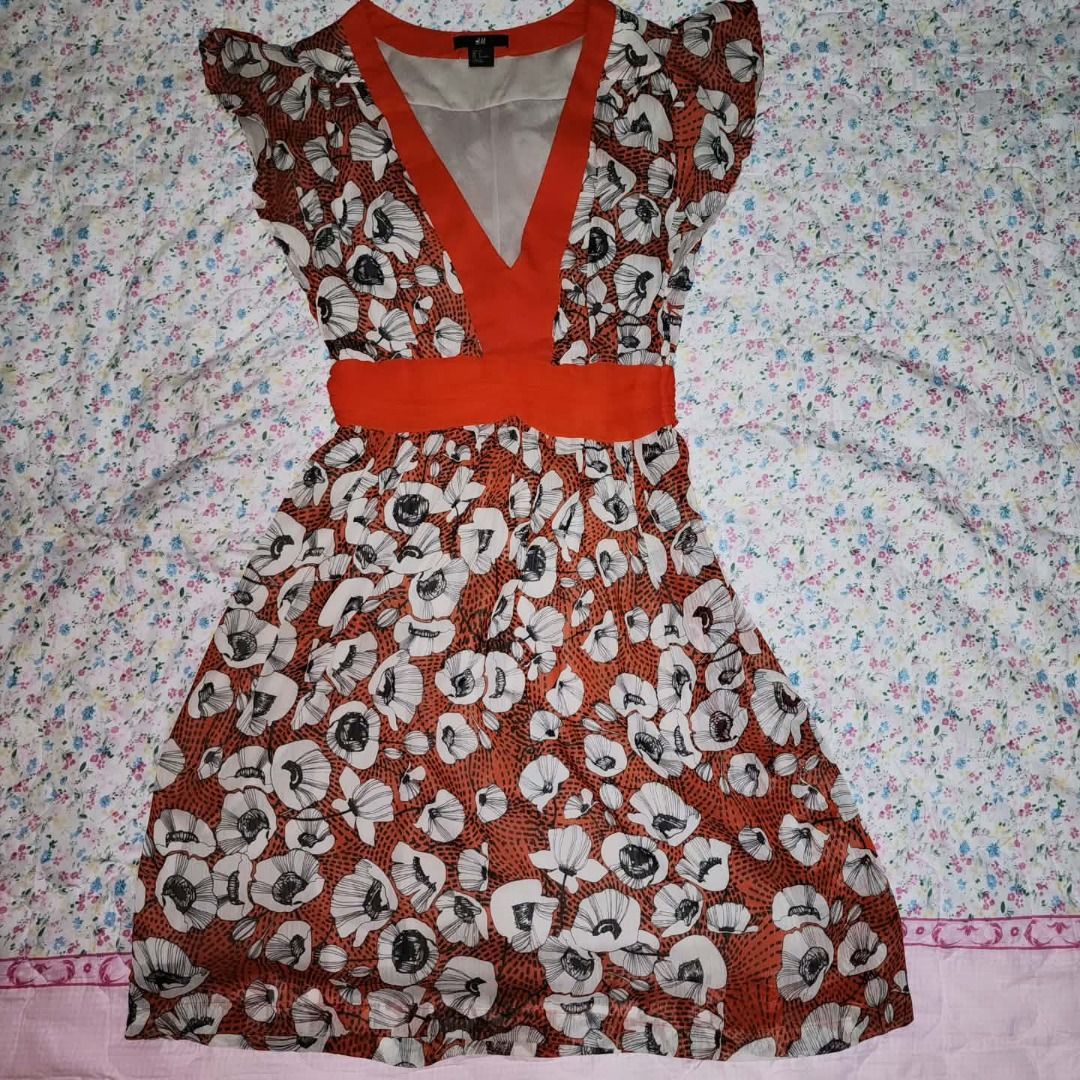 H&M Floral Dress (Category: Dresses) located in San Juan, Ilocos Sur. Submitted by laligayaaaa (Listing ID 1461562513, Image 1). Description: NO ISSUES.