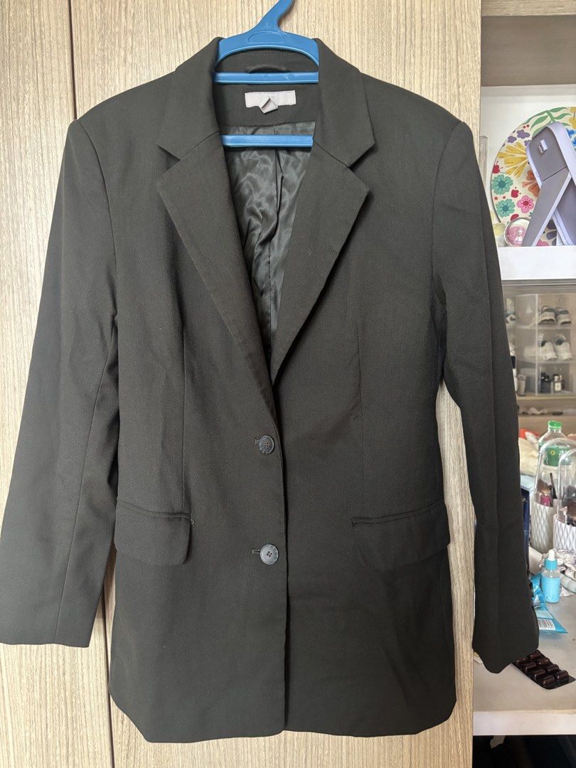 H&M Green Blazer XS (Category: Coats, Jackets and Outerwear) located in Makati City. Submitted by vikkidee (Listing ID 1461716766, Image 1). Description: - Classic black blazer from H&M - Size XS - Two-button closure - Front pockets - Fully lined interior - Actual color is DARK GREEN.