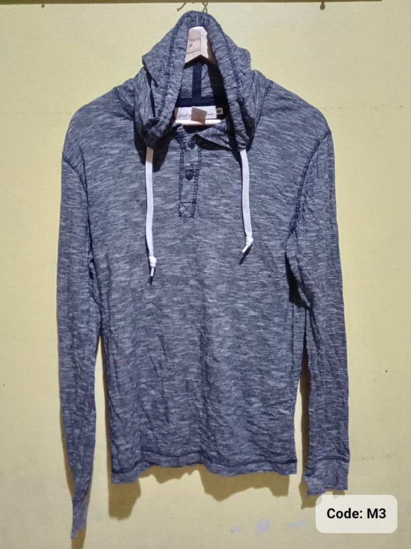 H&M Grey Marled Hoodie with Drawstrings (Category: Hoodies) located in San Fernando. Submitted by _luxielleph (Listing ID 1461796560, Image 1). Description: - H&M Grey Marled Hoodie - Size: Medium (M) - Stylish cowl neck with drawstring detail - Two-button placket - Long sleeves with ribbed cuffs - Ideal for comfortable casual wear.