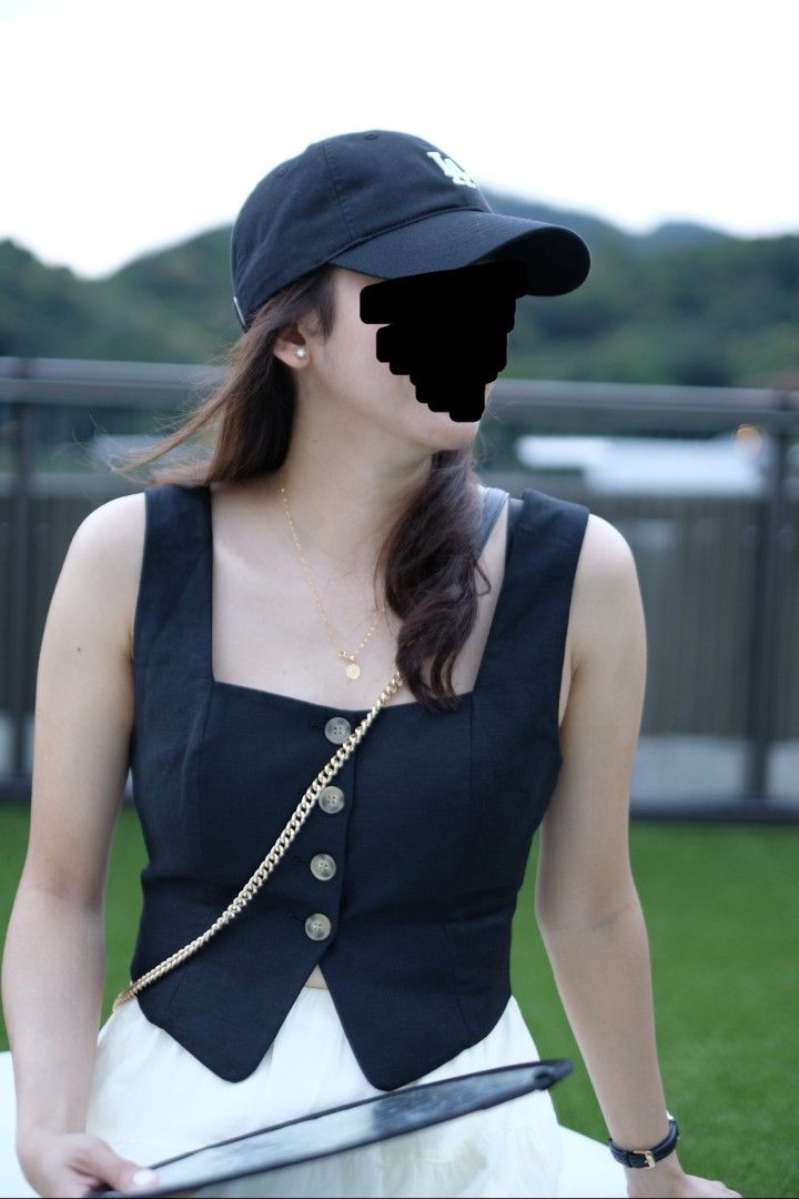 H&M Linen Blend Waistcoat (Category: Sleeveless) located in Dasmarinas. Submitted by 32mimimi (Listing ID 1461715280, Image 2). Description: .