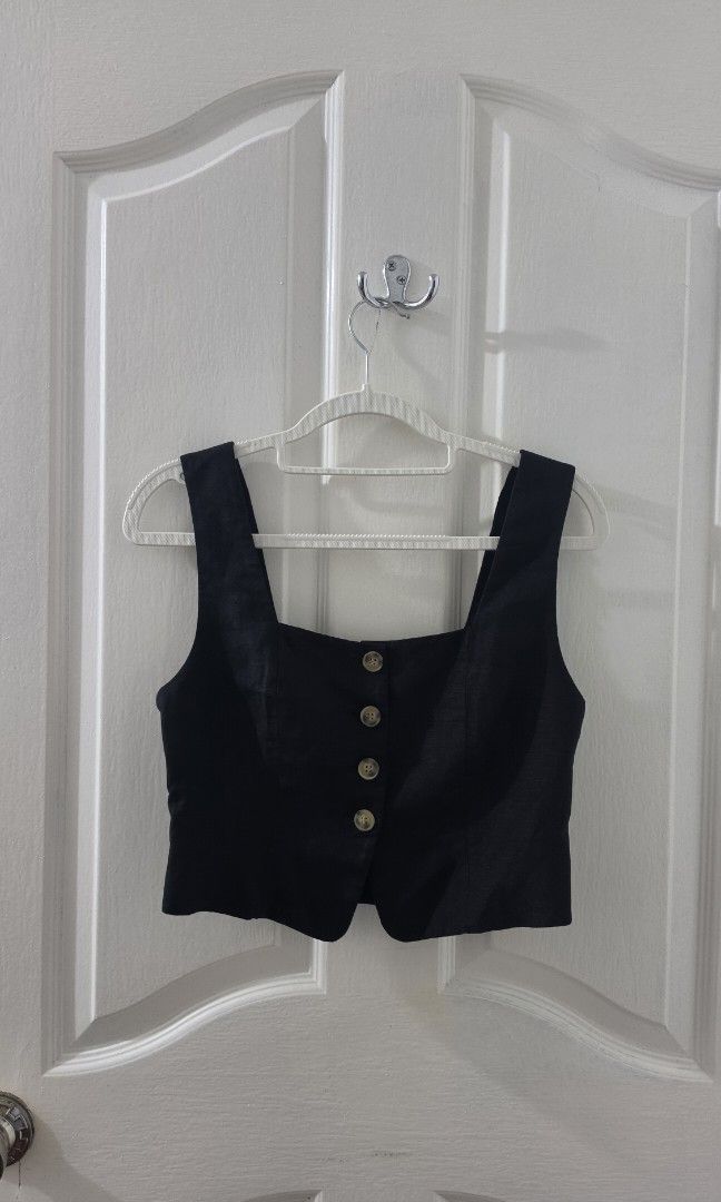 H&M Linen Blend Waistcoat (Category: Sleeveless) located in Dasmarinas. Submitted by 32mimimi (Listing ID 1461715280, Image 3). Description: .