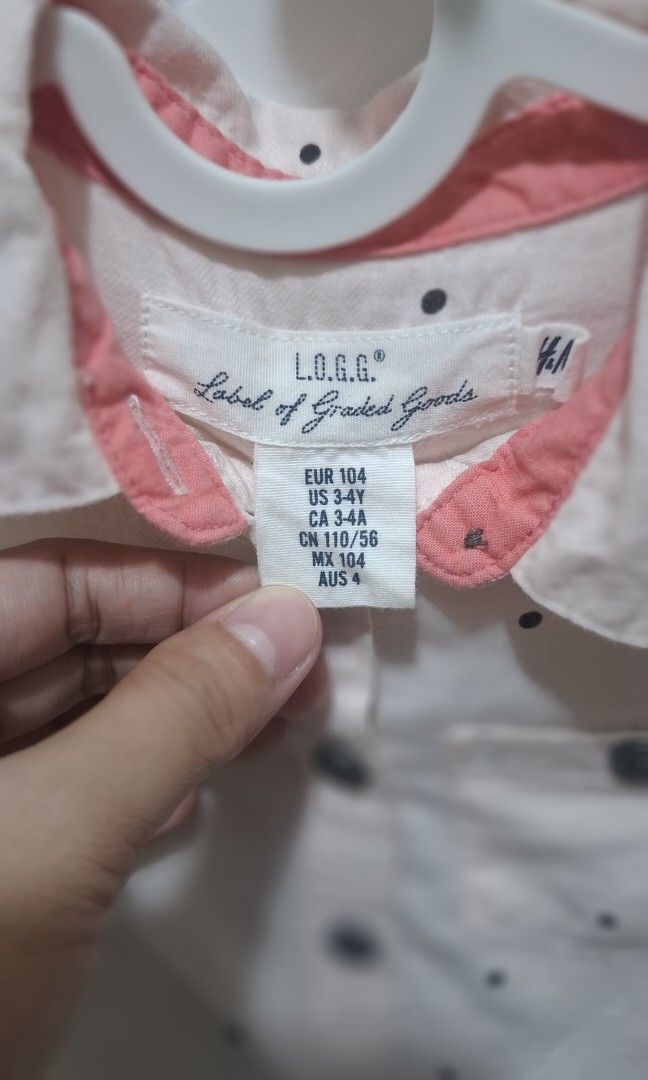 H&M longback dress (Category: Babies & Kids Fashion) located in Quezon City. Submitted by thetetajabakes (Listing ID 1461631265, Image 2). Description: - preloved ( minimal stain ) - 3 to 4 y/o on tag - outgrown clothes - RFS : Decluttering.