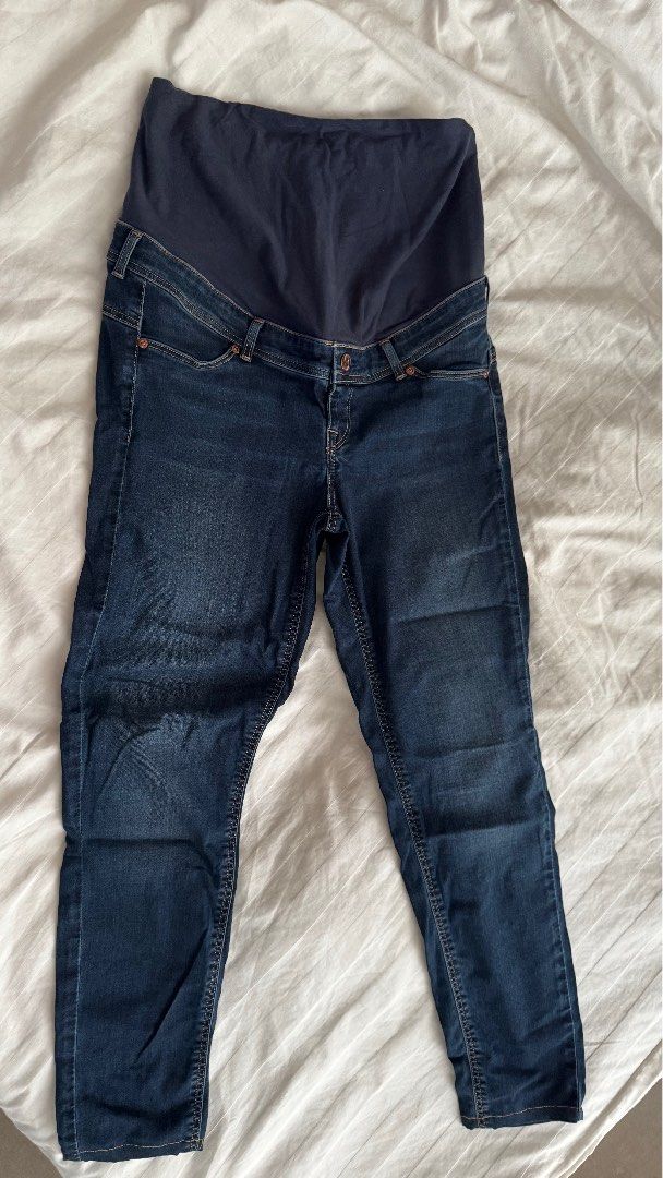 H&M maternity jeans stretchy (Category: Maternity wear) located in Muntinlupa City. Submitted by champange101 (Listing ID 1461661497, Image 1). Description: Pre loved.