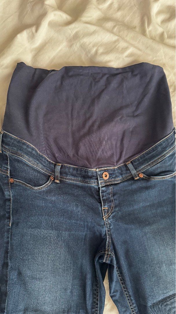 H&M maternity jeans stretchy (Category: Maternity wear) located in Muntinlupa City. Submitted by champange101 (Listing ID 1461661497, Image 2). Description: Pre loved.
