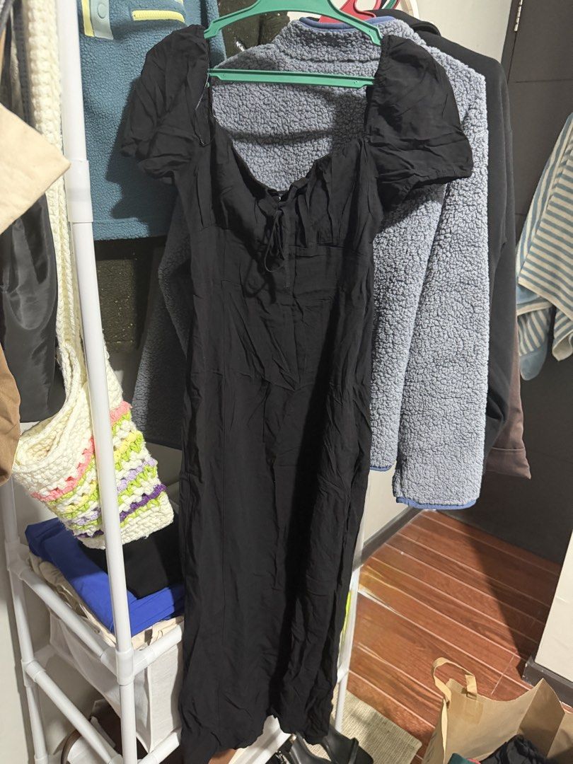 H&M Midi-Dress (Category: Dresses) located in Tarlac. Submitted by shopaholic924 (Listing ID 1461639016, Image 1). Description: No flaws.