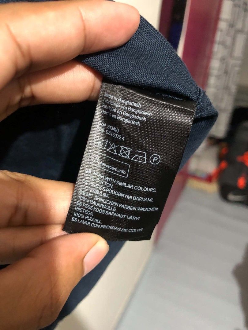 H&M Polo Shirt Long Sleeves (Category: Tshirts & Polo Shirts ) located in Manila. Submitted by wildshark-33d3 (Listing ID 1461676009, Image 3). Description: Authentic Excellent condition Size Small Men Adult No issue.