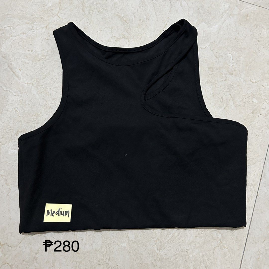 H&M Sports Bra (Category: Activewear) located in Calamba. Submitted by thingsilovedd (Listing ID 1461694552, Image 1). Description: .