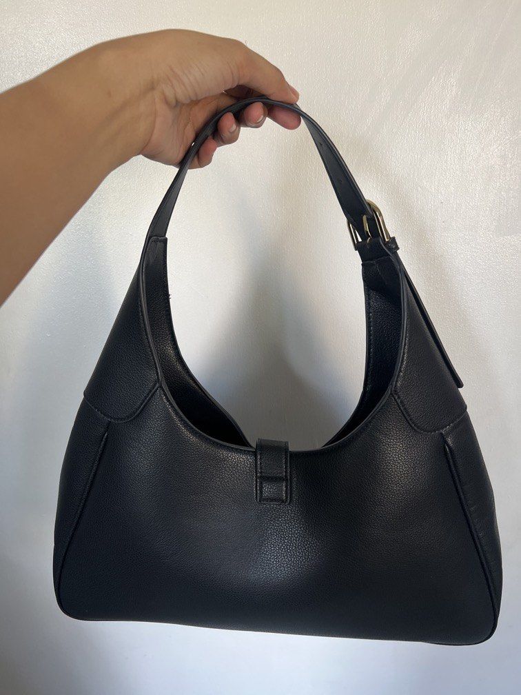 H&M Vegan leather bag with gold hardware (Category: Shoulder Bags) located in Las Pinas. Submitted by gaeley (Listing ID 1461581377, Image 2). Description: lightweight vegan leather bought for 1990 .