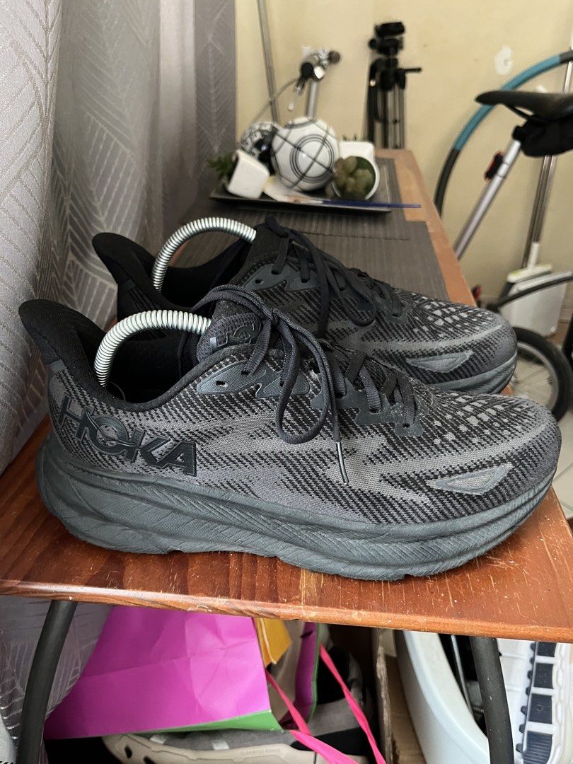 Hoka Clifton 9 (Category: Sneakers) located in Las Pinas. Submitted by deepsouthe (Listing ID 1461655901, Image 2). Description: Hoka Clifton 9 Mens 9 2E (wide), 8.5uk, 42.5eu, 27cm Well used yet in good condition Issues are related to wear but very much wearable No socliner tears, no mesh tears, no sole separation Legit pair Php2,000 plus sf Las Pinas area.