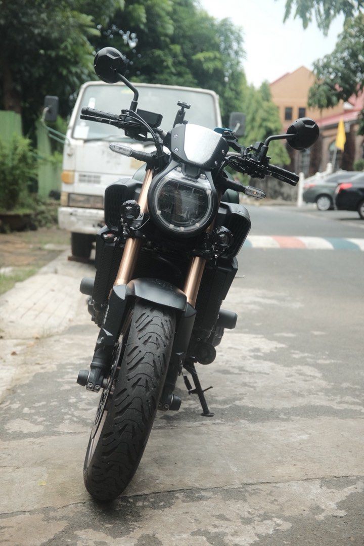 Honda CB650R 2024 Standard (Category: Motorbikes for Sale) located in Manila. Submitted by bellsuaverdez (Listing ID 1461719175, Image 2). Description: Selling my husband's big bike🔥 Honda CB650R 2024 Standard Version 18k mileage Registered until 2028 Upgrades: ✅Full Exhaust with Villain R11 Muffler (worth 20k) ✅Michellin Road 6 (May 31, 2025, worth 30k), labas pa yung buhok di gamit ✅Frame and Front Sliders ✅Engine Guard ✅Tire Hugger ✅Extended 