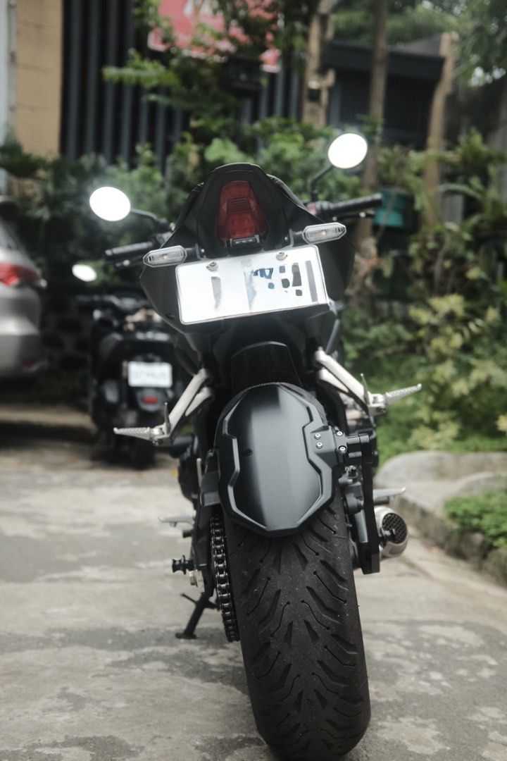 Honda CB650R 2024 Standard (Category: Motorbikes for Sale) located in Manila. Submitted by bellsuaverdez (Listing ID 1461719175, Image 3). Description: Selling my husband's big bike🔥 Honda CB650R 2024 Standard Version 18k mileage Registered until 2028 Upgrades: ✅Full Exhaust with Villain R11 Muffler (worth 20k) ✅Michellin Road 6 (May 31, 2025, worth 30k), labas pa yung buhok di gamit ✅Frame and Front Sliders ✅Engine Guard ✅Tire Hugger ✅Extended 