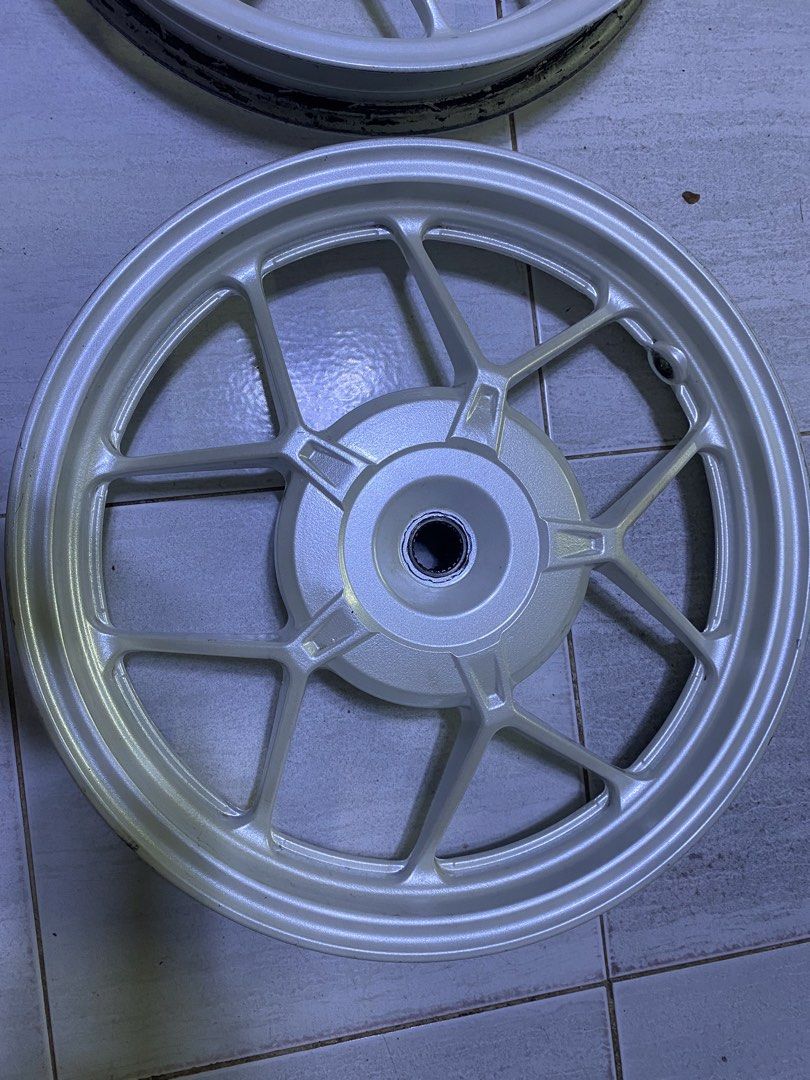 Honda click 125 mags (Category: Tires & Rims) located in Manila. Submitted by mcclaire214625 (Listing ID 1461714466, Image 1). Description: S> honda click 125 mags painted Rfs: extra mags; Di na nagamit nakatambak lang 1,8k Loc: south caloocan 📩 .