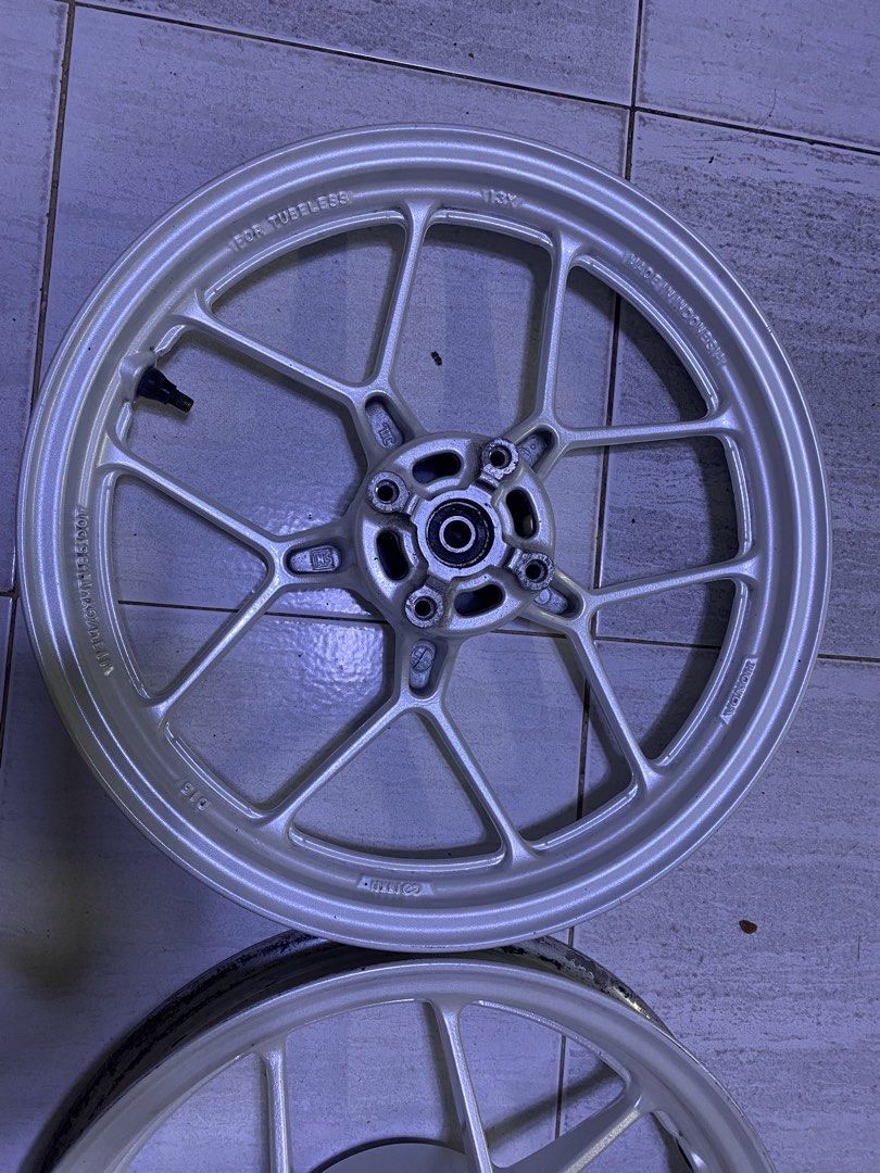 Honda click 125 mags (Category: Tires & Rims) located in Manila. Submitted by mcclaire214625 (Listing ID 1461714466, Image 3). Description: S> honda click 125 mags painted Rfs: extra mags; Di na nagamit nakatambak lang 1,8k Loc: south caloocan 📩 .