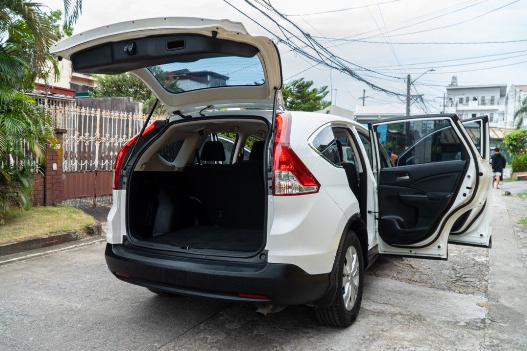 Honda CR-V 2.0 (A) (Category: Used Cars) located in Pateros City. Submitted by bernardgarganta (Listing ID 1461742340, Image 3). Description: FOR SALE ‼️ Honda CR-V 2012 131K Original Mileage Automatic transmission 2.0L Gasoline Engine Ice cold aircon Shiny and Original Paint Newly Detailed (Interior - Exterior - Glass - Engine) Complete Papers under first owner Registered Until 2027 Newly PMS Well maintained Excellent running condition Location: