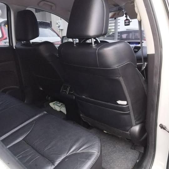 Honda CR-V 2.0 i-VTEC (A) (Category: Used Cars) located in San Juan City. Submitted by albramos (Listing ID 1461589251, Image 3). Description: Honda CR-V 2013 (Acquired 2014) Helping a friend sell this well-maintained and very low mileage SUV. ✔ Model: Honda CR-V 2013 ✔ Acquired: 2014 ✔ Mileage: 79,000 km ODO (Very Low Mileage) ✔ Color: White ✔ Condition: Excellent, Ready for Long Drive – All stock ✔ Interior: Intact and very clean ✔ Registration