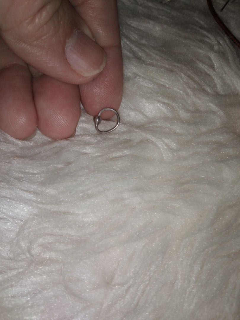 Hoop earrings 925 silver one pc wd lock (Category: Earrings) located in Quezon City. Submitted by eidorableshop (Listing ID 1461577334, Image 1). Description: .