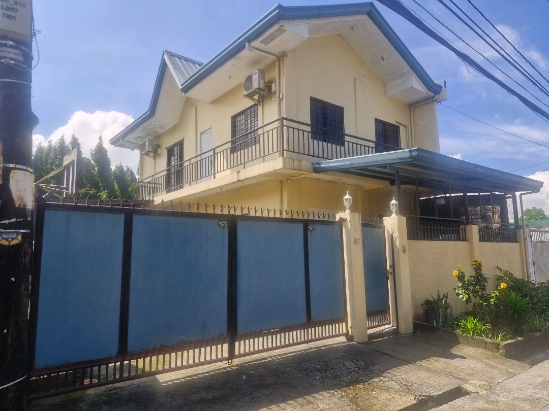 House & Lot For Sale (Category: House & Lot) located in Quezon City. Submitted by ron1967 (Listing ID 1461611997, Image 1). Description: House & Lot for Sale (RUSH) Php 9.2m (nego) Flood free Area San Antonio Valley 12 Brgy San Isidro, Paranaque City Lot Area = 180sq.m Floor Area = 180sq.m (2 floors of 90sq.m/floor) Date of house Built = 2011 (completed) 4 bedrooms (3 rooms on 2nd floor & 1 master bedroom on ground) 3 Toilet & Bath (with hot & co