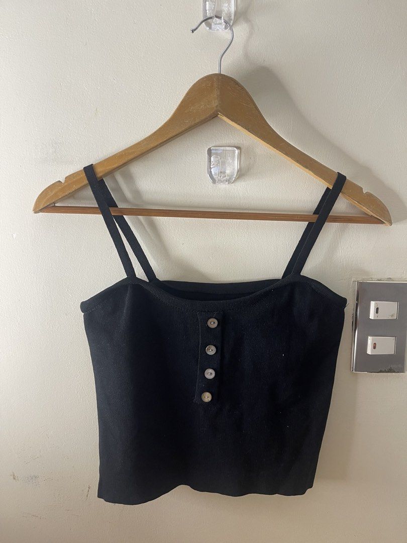 HQ Crop knit w/buttons top S (Category: Sleeveless) located in Baguio. Submitted by buyforless_2600 (Listing ID 1461743282, Image 1). Description: .