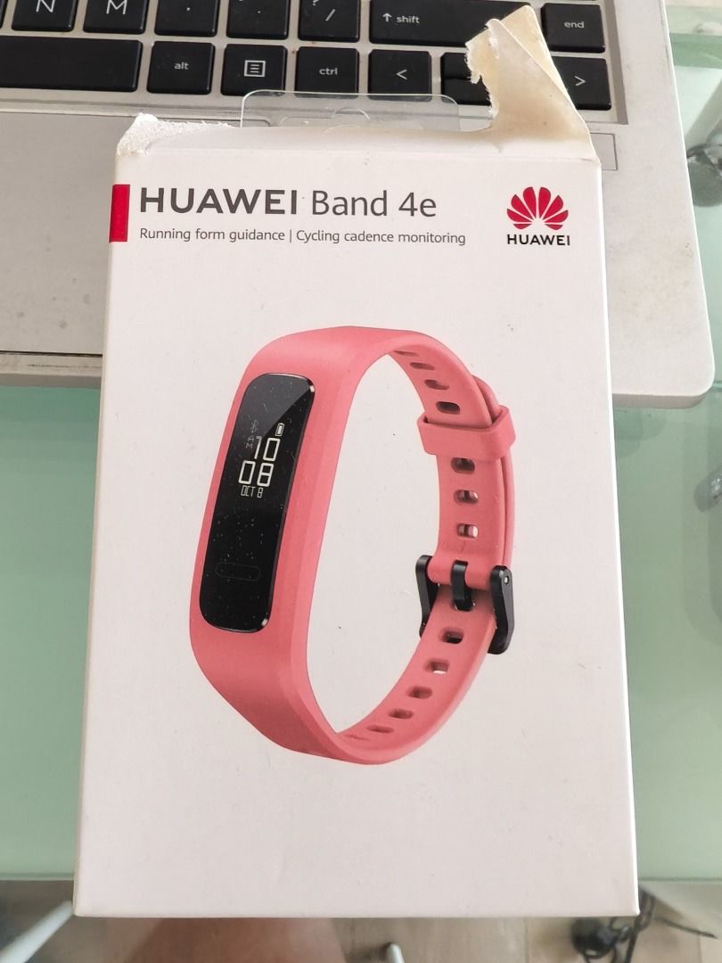 HUAWEI Band 4e 智能運動手環 （分類：智能穿戴裝置及智能手錶）位於 Hong Kong。 由 noblemountain.8839bc 提交（商品編號 1461642246，圖片 1）。簡介： HUAWEI Band 4e 智能運動手環，粉紅色。有跑步姿勢指導同單車踏頻監測功能。適合做運動嘅朋友。全新未開封，連盒。。