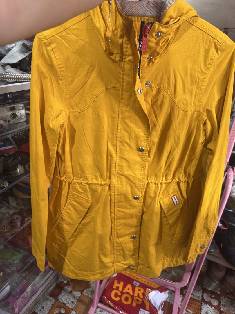 Hunter Original 100% (Category: Coats, Jackets and Outerwear) located in Manila. Submitted by wildbear.e10374 (Listing ID 1461592345, Image 3). Description: Hunter Original 100% good quality will last longer jacket yellow color with zipper and extra lack .