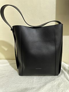(Category: ) located in . Submitted by bagsbyshai (Listing ID 1461699456, Image 1). Description: .