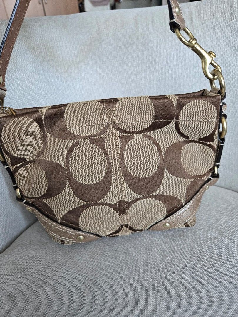 INCH!!! Coach Carly Small Monogram (Category: Luxury Bags & Wallets) located in Manila. Submitted by shla.dln (Listing ID 1461603077, Image 2). Description: - Classic Coach shoulder bag - Signature monogram canvas in tan and brown - Metallic gold leather trim - Gold hardware details - Secure zipper closure - Stylish and practical for everyday use.