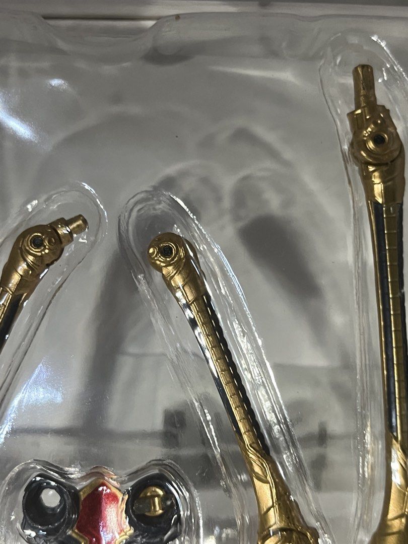 Infinity War Iron spider ZD TOYS (Category: Figurines & Statues) located in Caloocan City. Submitted by kiersantos124-36141 (Listing ID 1461568461, Image 3). Description: ZD TOYS OK CONDITION (displayed only) ISSUE‼️ : yung isang peg ng galamay nya naputol (in the pic) .