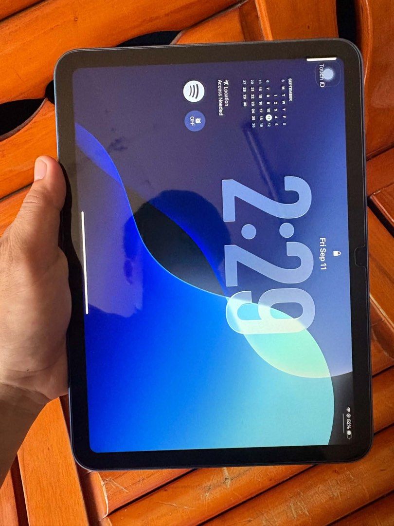 Ipad 10th Gen Blue 256 GB (Category: iPad) located in Paranaque City. Submitted by jhaaa26_ (Listing ID 1461760740, Image 3). Description: Ipad 10th gen Blue 256gb Wifi only no dents with orig box and receipt no issue 2023 na purchased 20k last price.