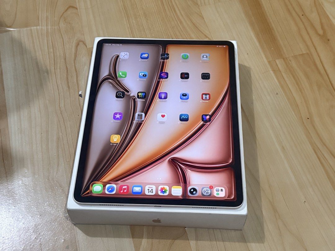 IPAD AIR M3”13INCH) 128GB 97%BH 109 CYCLE COUNT (Category: Laptops & Notebooks) located in Manila. Submitted by jaycore19 (Listing ID 1461736335, Image 3). Description: IPAD AIR M3”13INCH) 128GB 97%BH 109 CYCLE COUNT KINDLY CHECK THE ACTUAL PIC‼️ ACTUAL PIC POSTED‼️ - Ipad Air 13inch”M3) - 128GB Storage - Starlight Color - Good as New - Complete with box - Ios 26.6.1 - Battery Health 97% - 109 Cycle Count FULLY TESTED☑️ Face Id☑️ True tone☑️ Spea
