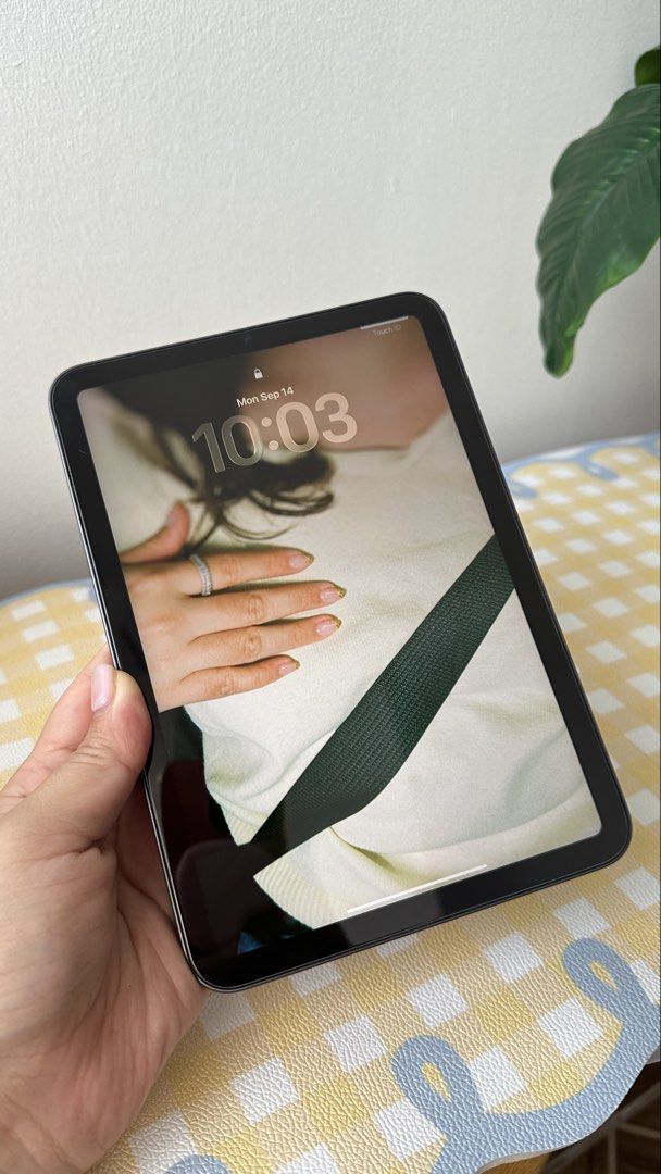 iPad mini 6 64GB Wi-Fi in Space Gray (Category: iPad) located in Angeles City. Submitted by lunaangeles285 (Listing ID 1461692146, Image 2). Description: iPad mini 6 64GB Wi-Fi in Space Gray 🤍 ₱20,000 negotiable • Good condition, almost no scratches • 64GB Wi-Fi • Original charger + cable included • 81% batt health • No box • No dents/cracks • No issues, fully working • Never repaired/opened • Personal unit, well taken care of RFS: Upgrading + n