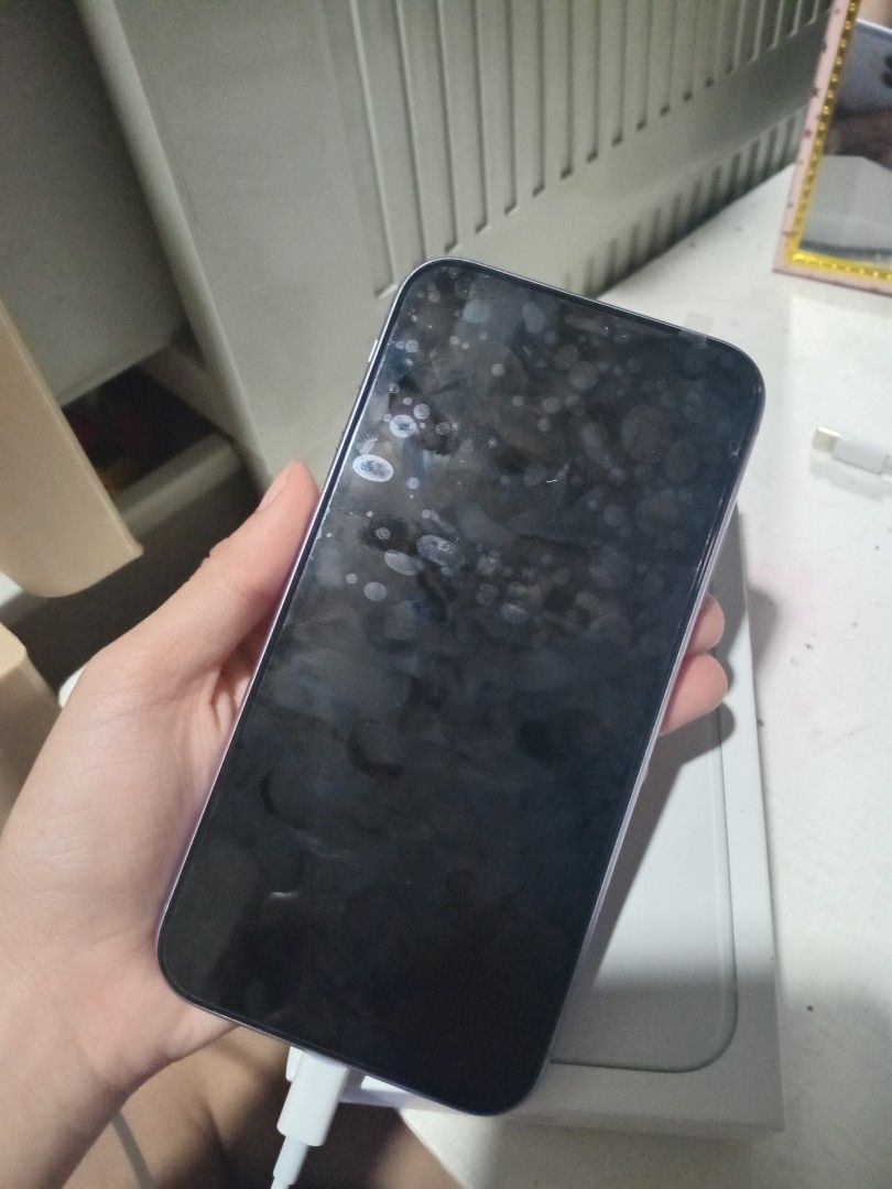 Iphone 11 (Category: iPhone 11 Series) located in Santa Cruz. Submitted by dreasc (Listing ID 1461740694, Image 3). Description: Wifi & Hotspot Used Only!! Good as new! Face ID not working No other conditions (can still negotiate).