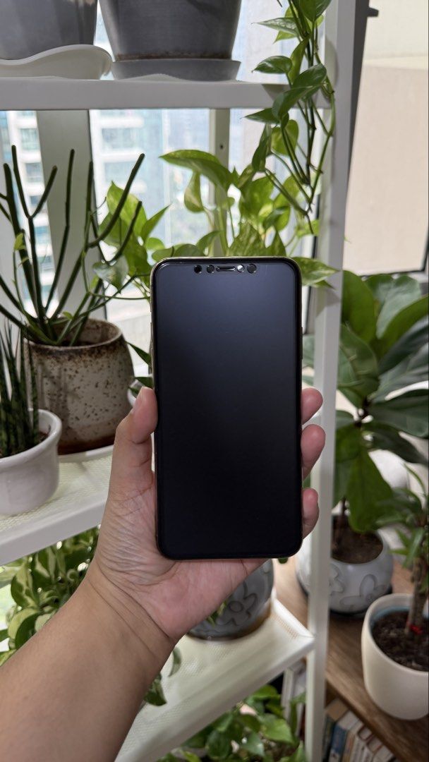 Iphone 11 pro max (Category: iPhone 11 Series) located in Taguig. Submitted by decluttering.v.2.0 (Listing ID 1461641947, Image 3). Description: Well used with screen protector. Location: BGC Free delivery within metro manila , taguig, pasig, manda, Qc.