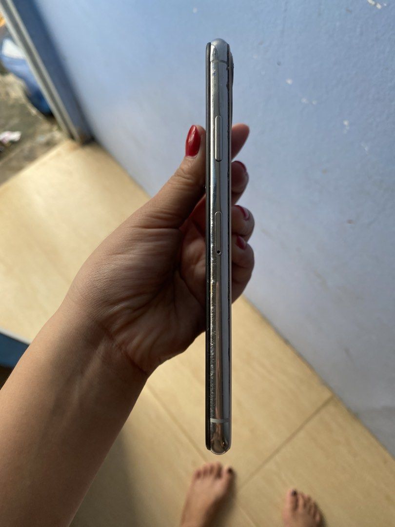 Iphone 11 pro max (Category: iPhone 11 Series) located in Bulacan. Submitted by ella_dyness (Listing ID 1461661560, Image 2). Description: 256gb 100batt any sim unli reset upon meet up Truetone ok na ok speaker face id ( nawala nung nag update ) ❌ honest issue volume button sira rfs. upgrade unit only location sjdm bulacan.