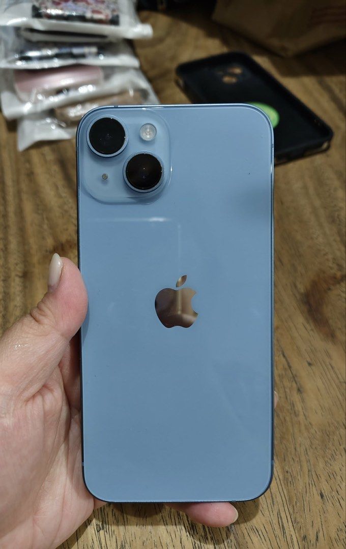 Iphone 14 256gb (Category: iPhone 14 Series) located in Muntinlupa City. Submitted by prei_g (Listing ID 1461733937, Image 1). Description: Iphone 14 256gb 81% BH No sim restrictions All cases are included.