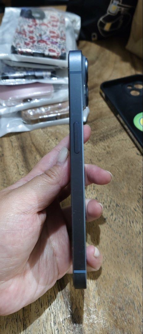Iphone 14 256gb (Category: iPhone 14 Series) located in Muntinlupa City. Submitted by prei_g (Listing ID 1461733937, Image 3). Description: Iphone 14 256gb 81% BH No sim restrictions All cases are included.