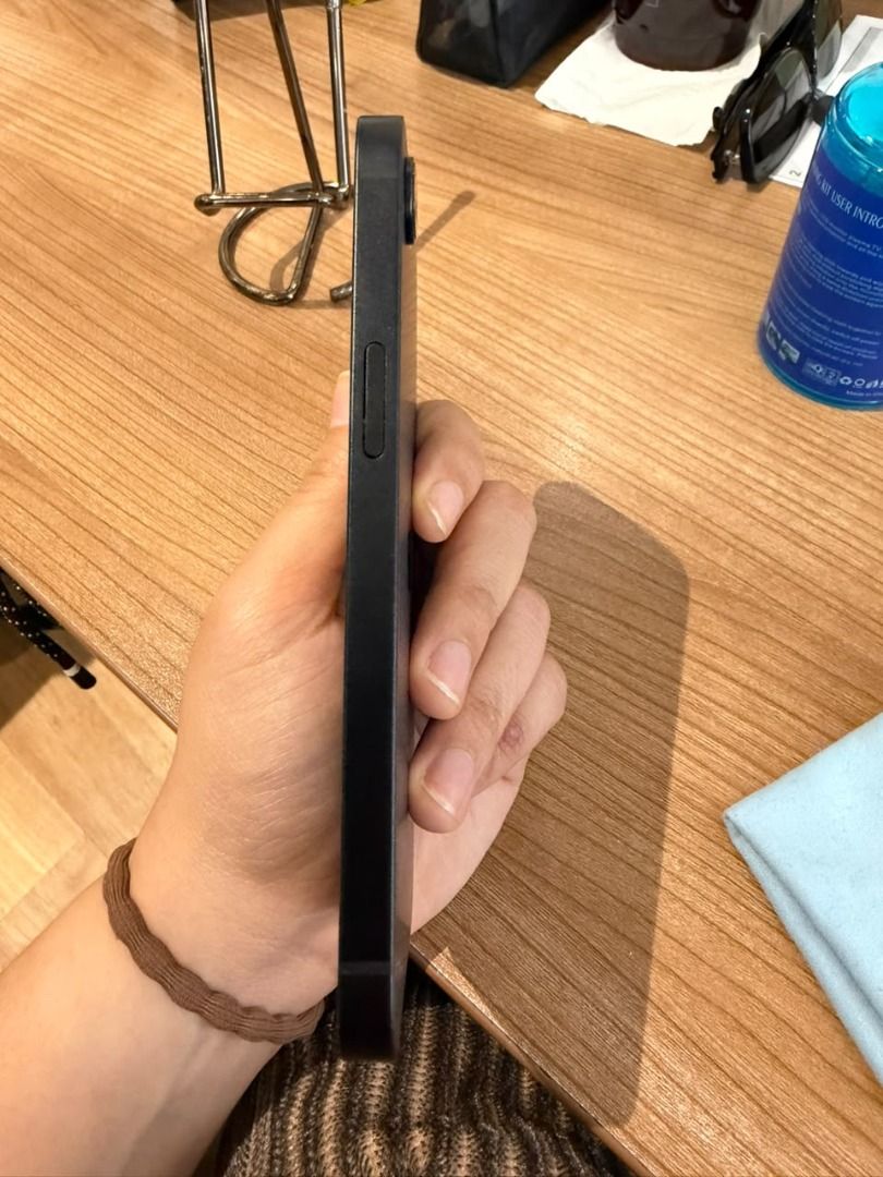 Iphone 16 E (Category: iPhone 16 Series) located in Kuala Lumpur. Submitted by bobtay57765 (Listing ID 1461617035, Image 3). Description: Specifications Model: iPhone 16 E Manufacturer: Apple Capacity: 128GB Phone Colour: Black Network: Unlocked OS: iOS Physical SIM Slots: 1 Battery Health: 95% Normal NO Box Price Still can be nego .