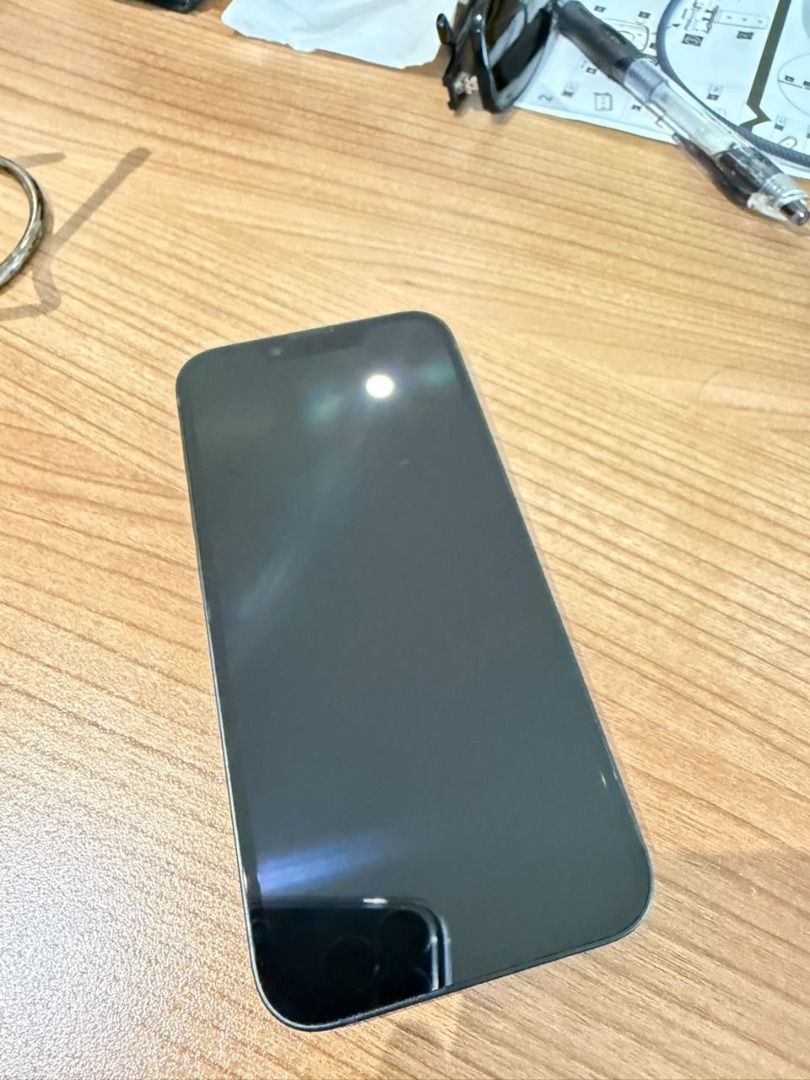 Iphone 16 E (Category: iPhone 16 Series) located in Kuala Lumpur. Submitted by bobtay57765 (Listing ID 1461617035, Image 2). Description: Specifications Model: iPhone 16 E Manufacturer: Apple Capacity: 128GB Phone Colour: Black Network: Unlocked OS: iOS Physical SIM Slots: 1 Battery Health: 95% Normal NO Box Price Still can be nego .