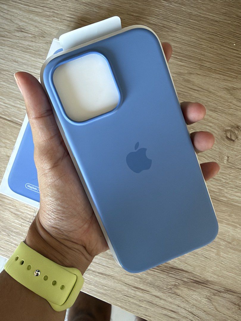 iPhone 16 Pro Max Silicone Case (Category: Cases & Sleeves) located in Quezon City. Submitted by rvdfgmn (Listing ID 1461681177, Image 2). Description: Hi! Selling my original silicone case for 16 Pro Max in periwinkle color. Used occasionally but still in good condition. This was bought from PowerMac. Can do lalamove or grab within Metro Manila. Buyer shoulders the SF. Or meetups around SM North or BGC on weekdays. .